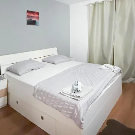 2 Bedroom Stunning In * ילסה